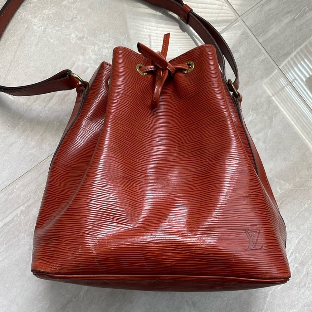 Elegant Brown Bucket Bag Lv authentic